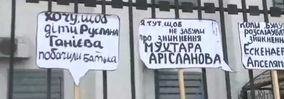 К посольству России в Киеве пришли «фсбшники» (ФОТО, ВИДЕО 18+) | Русская весна