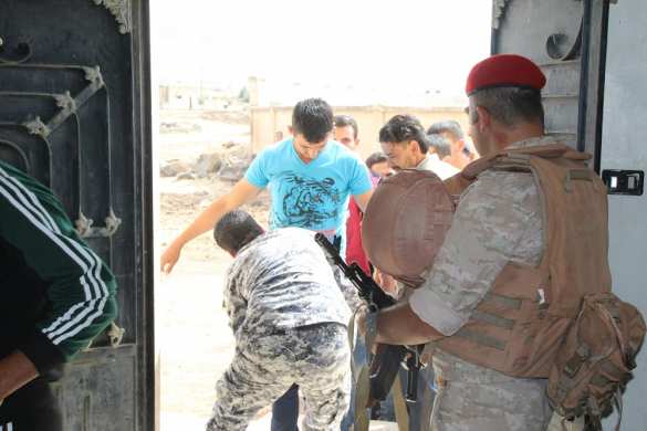 СРОЧНО: Сотни боевиков сдаются российским и сирийским военным — репортаж РВ (ФОТО) | Русская весна