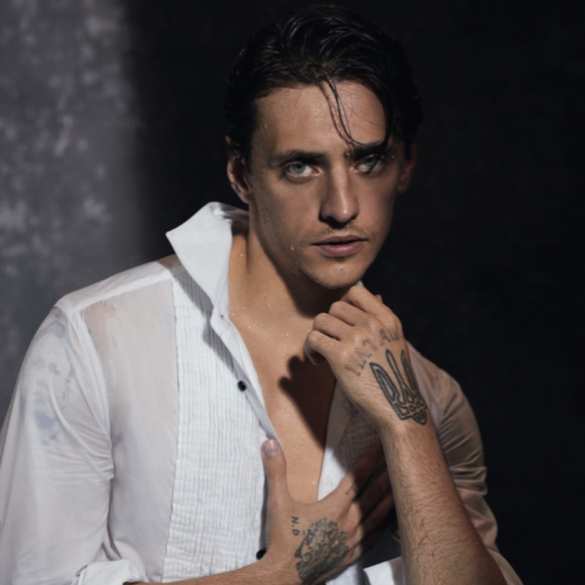 Украинский балетный танцор с портретом Путина на груди получил российский паспорт (ФОТО, ВИДЕО) | Русская весна