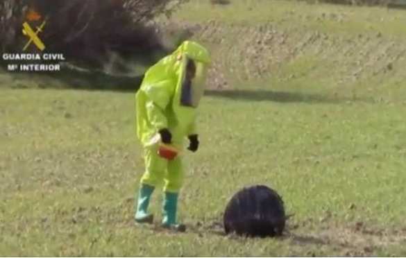 Три загадочных металлических шара упали на деревню на севере Вьетнама (ФОТО) | Русская весна