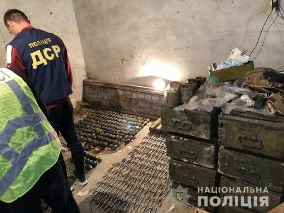 «Тайник принадлежит Билецкому»: найден крупный схрон оружия под Харьковом (ФОТО) | Русская весна