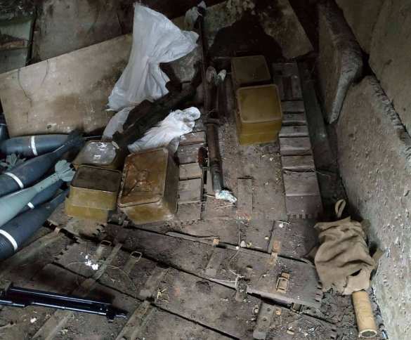 Под Луганском обнаружен крупный «схрон» с оружием и боеприпасами (ФОТО, ВИДЕО) | Русская весна