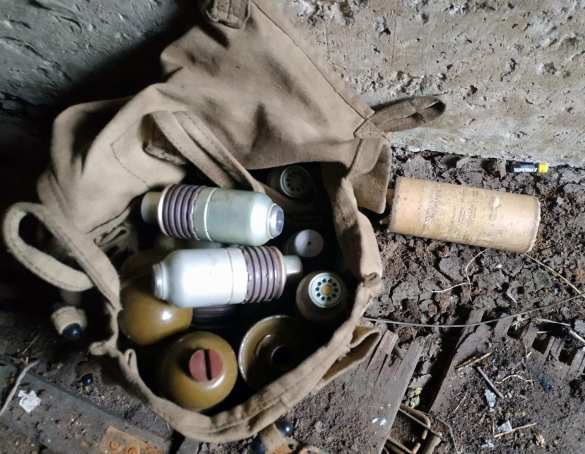 Под Луганском обнаружен крупный «схрон» с оружием и боеприпасами (ФОТО, ВИДЕО) | Русская весна