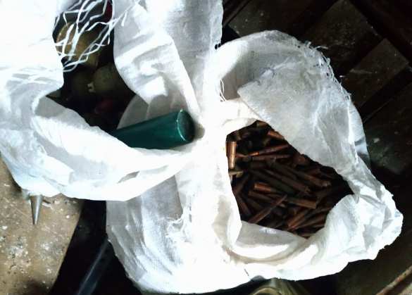 Под Луганском обнаружен крупный «схрон» с оружием и боеприпасами (ФОТО, ВИДЕО) | Русская весна