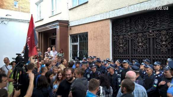Митинг у приморского суда Одессы в поддержку задержанных «правосеков», обстановка накаляется — смотрите онлайн трансляцию и комментируйте с «Русской Весной» | Русская весна