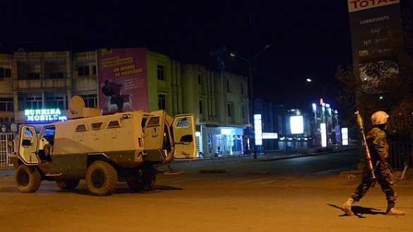 Спецназ начал штурм захваченного террористами отеля в Буркина-Фасо (ФОТО, ВИДЕО) | Русская весна