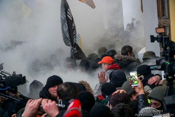 Сторонники Саакашвили штурмуют Октябрьский дворец в Киеве — ПРЯМАЯ ТРАНСЛЯЦИЯ — Смотрите и комментируйте с РВ  | Русская весна