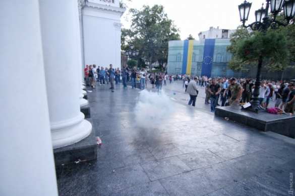 Штурм одесского горсовета: драка и взрыв, полиция применила газ (ФОТО, ВИДЕО 18+) | Русская весна