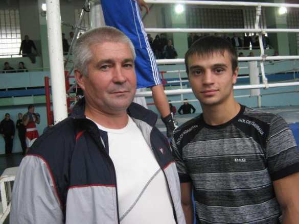 Александр Сидельников (слева) Донецкие боксеры бьются не только на ринге, но и сражаются за свою Родину (ФОТО) | Русская весна