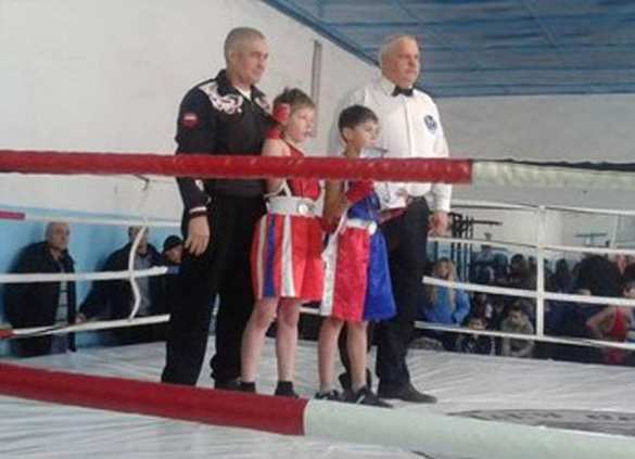 Александр Сидельников (слева) Донецкие боксеры бьются не только на ринге, но и сражаются за свою Родину (ФОТО) | Русская весна