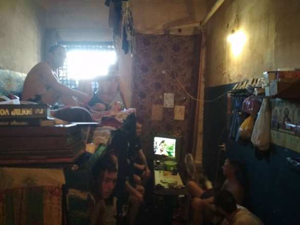 В Запорожском СИЗО один заключённый выкупил все места в платной камере (ФОТО) | Русская весна