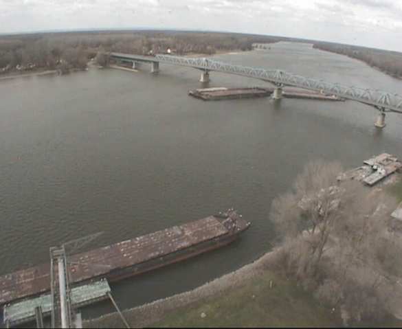 Приключения украинцев в Венгрии: врезавшийся в мост «Челябинск» спасало «Иваново» (ФОТО) | Русская весна