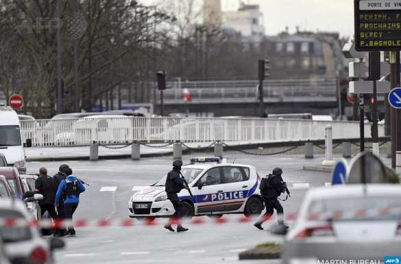 МОЛНИЯ: как минимум двое убиты в ходе нового захвата заложников в Париже (добавлено фото террористов) | Русская весна