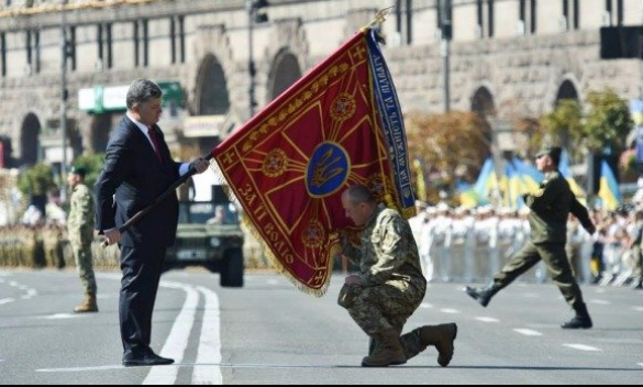 Военные стали на колени перед Порошенко (ФОТОФАКТ) | Русская весна