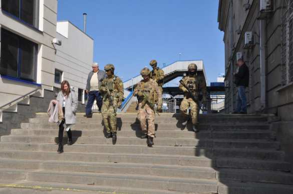 Улицы украинских городов заполонили «зелёные человечки» в масках и с оружием (+ВИДЕО, ФОТО) | Русская весна