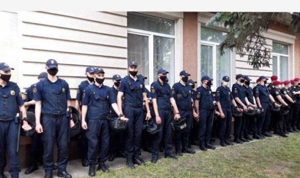 Суд избирает меру пресечения неонацисту Стерненко, здание взяли в кольцо правоохранители (ФОТО, ВИДЕО) | Русская весна