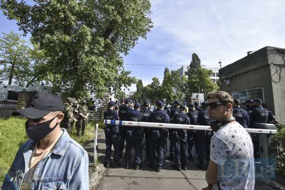 Суд избирает меру пресечения неонацисту Стерненко, здание взяли в кольцо правоохранители (ФОТО, ВИДЕО) | Русская весна