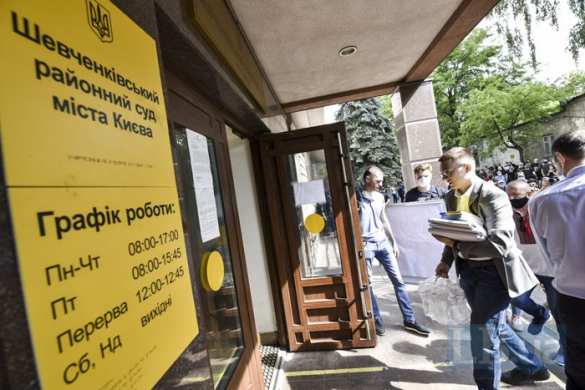 Суд избирает меру пресечения неонацисту Стерненко, здание взяли в кольцо правоохранители (ФОТО, ВИДЕО) | Русская весна