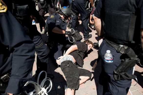 США штормит: в Калифорнии «противники ненависти» избили сторонников Трампа (ФОТО) | Русская весна