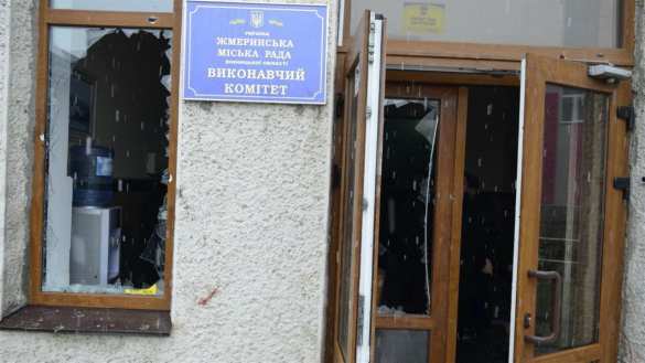 В Жмеринке полиция отметелила «патрiотив», попытавшихся сорвать сессию горсовета (ФОТО, ВИДЕО) | Русская весна