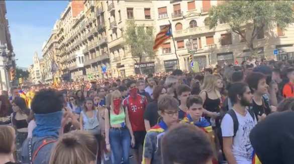 Протесты в Каталонии: Тысячные колонны сторонников независимости идут на Барселону (ФОТО, ВИДЕО) | Русская весна