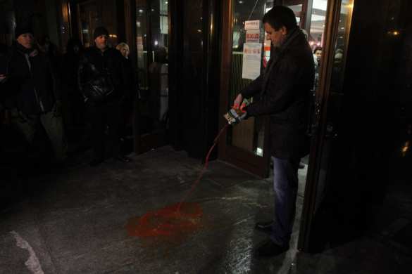 Драка с полицией, помидоры и яйца — радикалы попытались сорвать концерт Потапа и Насти в Киеве (ФОТО, ВИДЕО) | Русская весна