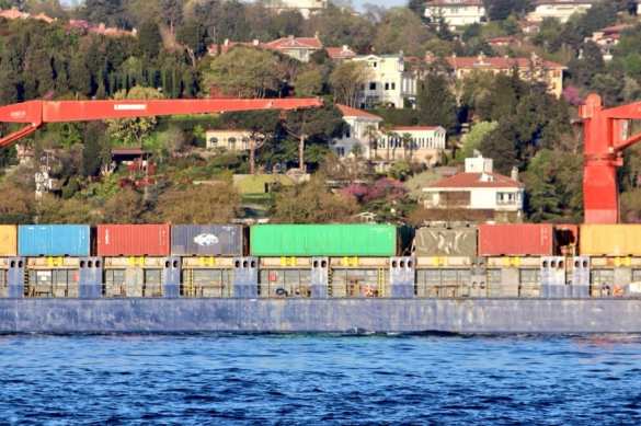 Секретный военный груз РФ прибыл в Сирию: Корабль-гигант разгрузился под дымовой завесой (ФОТО) | Русская весна