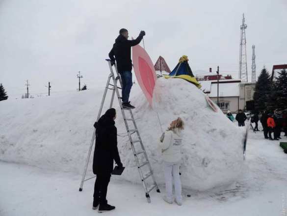 В Одесской области горожанам «подложили» мегасвинью из снега (ФОТО) | Русская весна