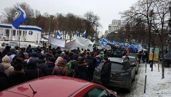 Коммунальный Майдан: киевляне перекрыли движение транспорта в центре города (ФОТО, ВИДЕО) | Русская весна