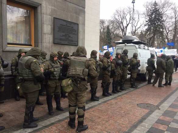 Коммунальный Майдан: киевляне перекрыли движение транспорта в центре города (ФОТО, ВИДЕО) | Русская весна