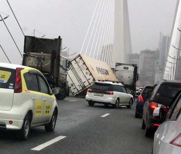 Тайфун уносит жизни в Приморье | Русская весна