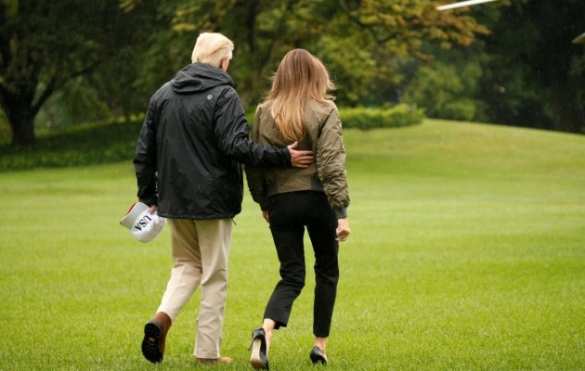Мелания Трамп приехала в Техас, где бушует ураган, в туфлях на шпильках (ФОТО) | Русская весна