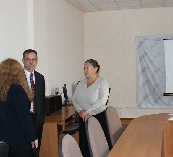 Визит резидента — в Запорожье наведался советник американского посла по вопросам прессы, образования и культуры (фото) | Русская весна