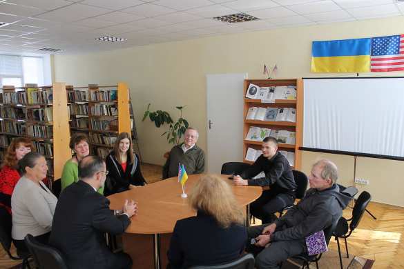 Визит резидента — в Запорожье наведался советник американского посла по вопросам прессы, образования и культуры (фото) | Русская весна