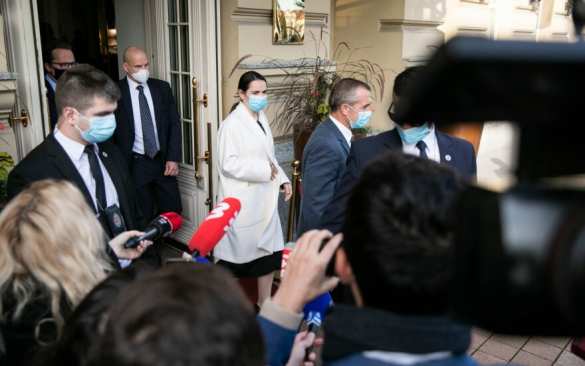 Макрон встретился с Тихановской и переврал её фамилию (ФОТО, ВИДЕО) | Русская весна