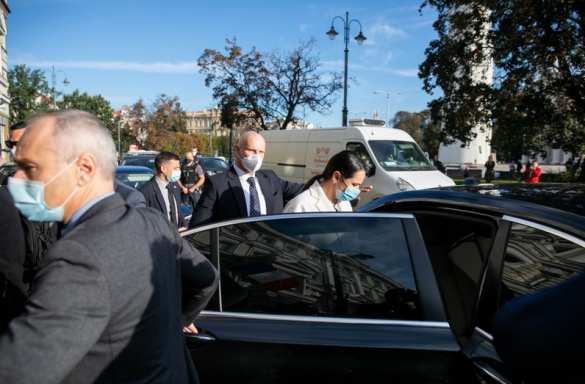 Макрон встретился с Тихановской и переврал её фамилию (ФОТО, ВИДЕО) | Русская весна