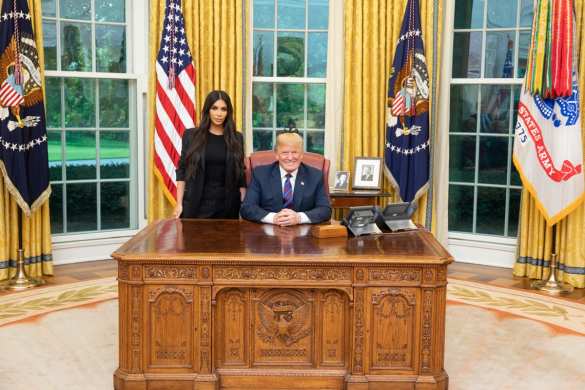 Трамп встретился с Ким Кардашьян в Овальном кабинете (ФОТО) | Русская весна