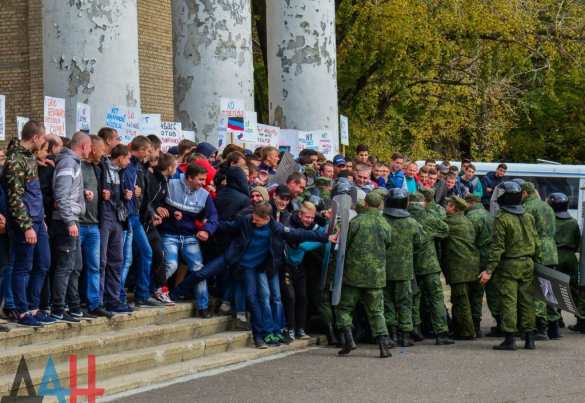 Жители ДНР разоружили иностранную миссию и выдворили за пределы Республики — учения в Донецке (ФОТОРЕПОРТАЖ) | Русская весна