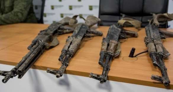 Кровавый провал ВСУ: Армия ЛНР показала трофеи и эвакуацию трупа гранатомётчика (ФОТО, ВИДЕО 18+) | Русская весна