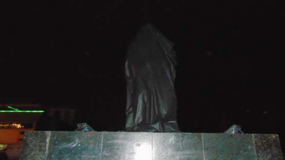 Перед факельным шествием нацистов в Мариуполе спилили крест (ФОТО) | Русская весна