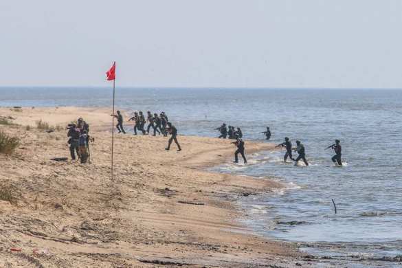 Впечатляющие кадры: Гиви и спецназ ДНР отработали штурм Мариуполя с моря (+ФОТО, ВИДЕО) | Русская весна
