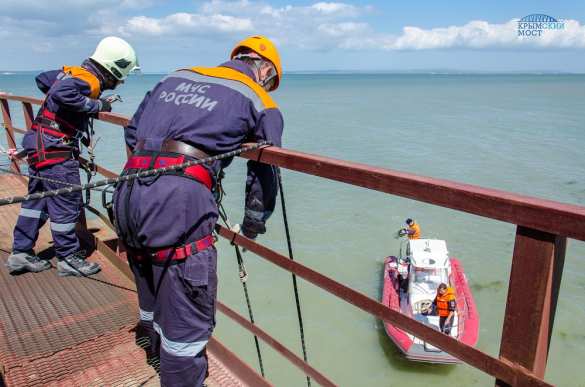 На стройплощадке Крымского моста прошли учения МЧС России (ФОТО) | Русская весна