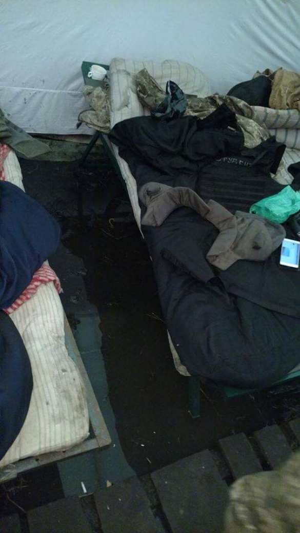 Шокирующие кадры: Украинские военные живут в нечеловеческих условиях (ФОТО) | Русская весна