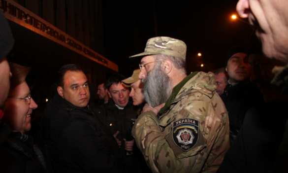 Под Днепропетровской ОГА состоялся митинг в поддержку «УКРОПа» (ФОТО) | Русская весна