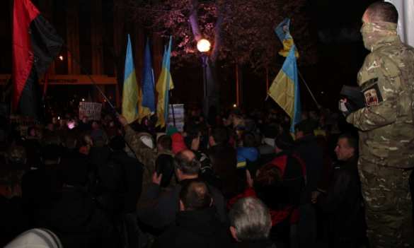 Под Днепропетровской ОГА состоялся митинг в поддержку «УКРОПа» (ФОТО) | Русская весна