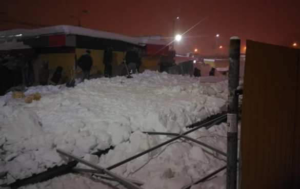 В Харькове обвалилась крыша ТЦ, есть пострадавшие (ФОТО, ВИДЕО) | Русская весна