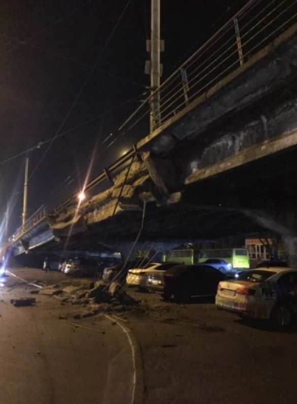 СРОЧНО: В Киеве обрушился мост (+ВИДЕО, ФОТО) | Русская весна