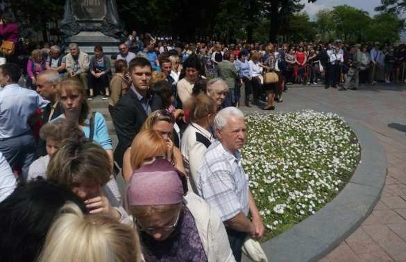Odessa wall of Soviet Heroes was covered in yellow-blue baloons for Poroshenko's arrival (PHOTОS) | Русская весна