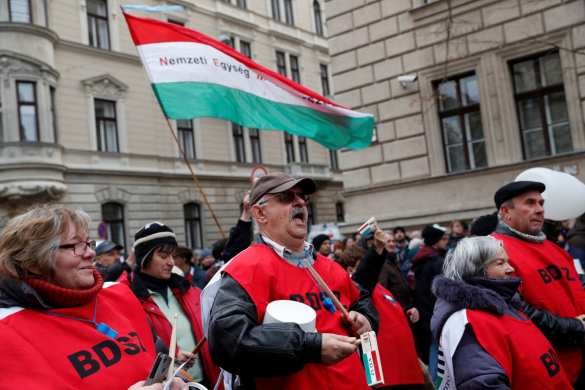 Тысячи венгров вышли на протест против «рабских законов» (+ФОТО, ВИДЕО) | Русская весна