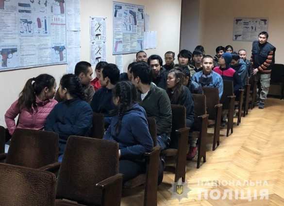 Под Киевом задержали 28 голодных вьетнамцев (ФОТО) | Русская весна